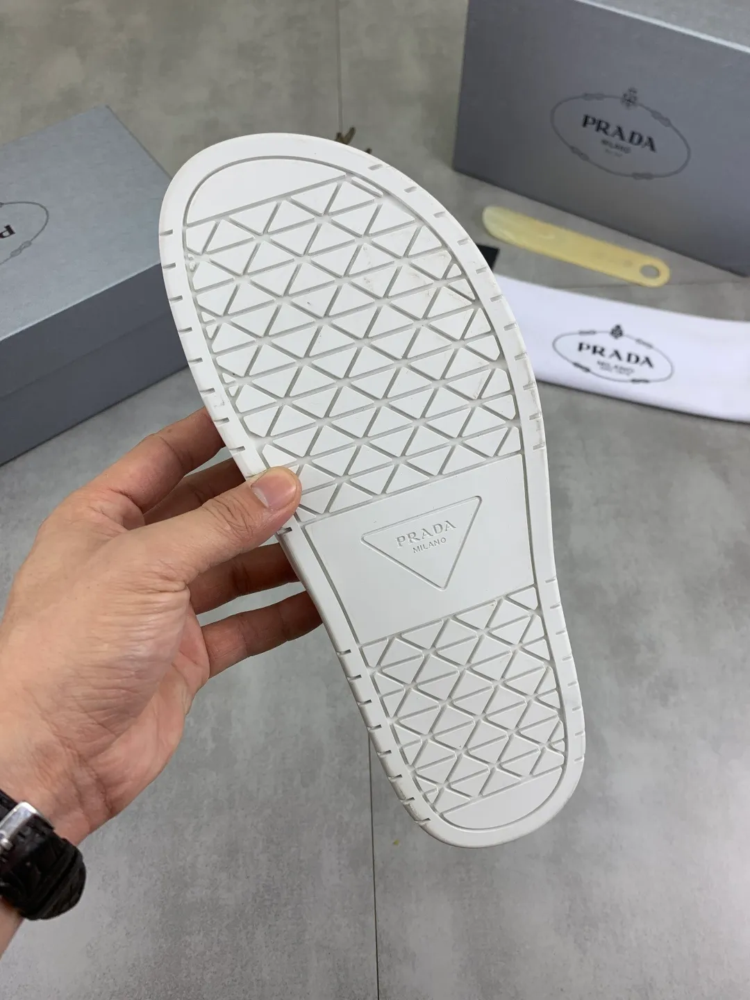 Men's shoes 💰P320💰【New style】🎁🎁🎁 PRADA Prada's new casual slippers, original official website, perfect workmanship, conveying a kind of noble luxury, sublimating its definition of luxury in Prada's high-end extraordinary craftsmanship. Original combination outsole, code number: 38-44 (45 customized) Multiple colors 🉑️ to choose from